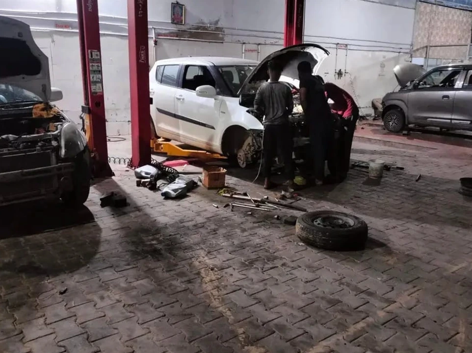 professional car servicing at HKS automobile workshop in Ringas Reengus