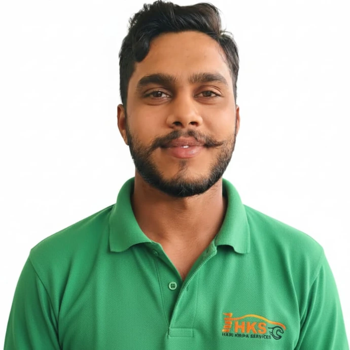 trained automobile technician at HKS car repair workshop Jaipur