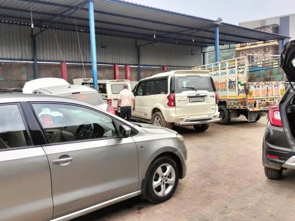 car repair and maintenance service at HKS garage in Lohamandi Jaipur