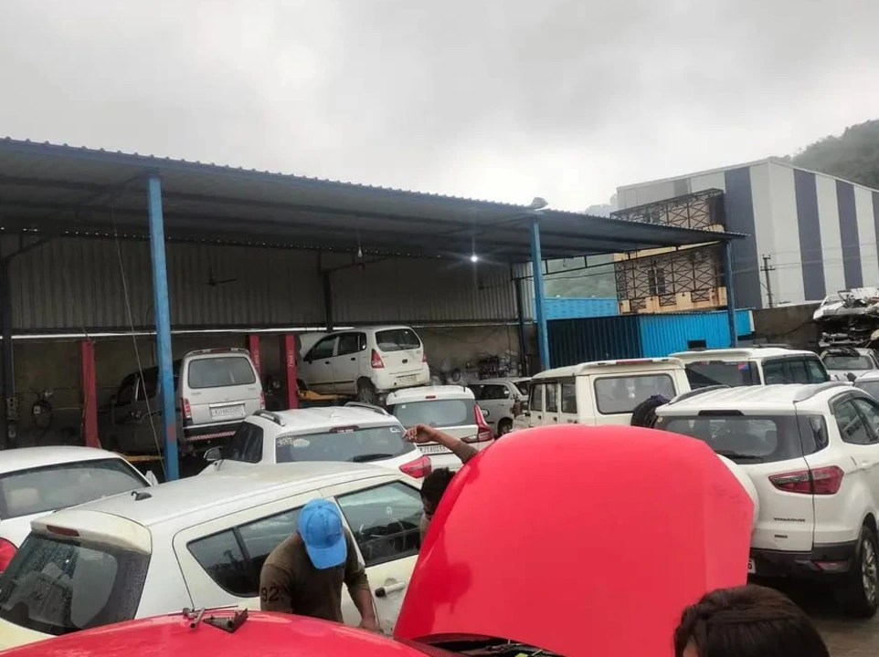 cars waiting for repair at Hari Kripa Services car workshop Jaipur