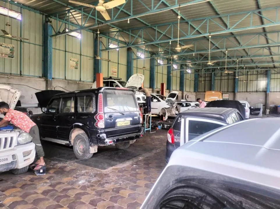 professional car repair service at Hari Kripa Services Laxmangarh